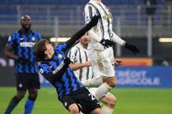 开云APP-球场战事再次爆发，尤文图斯球迷制造混乱