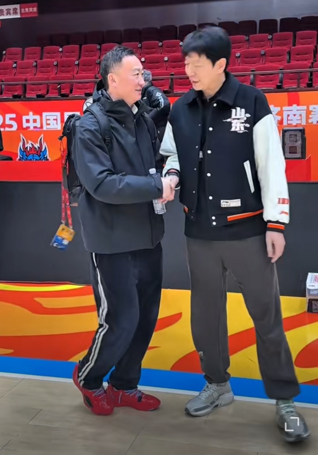 山东队主教练调整阵容，打造更强大的球队的简单介绍